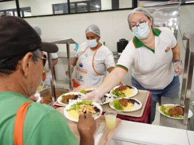 Restaurante do Povo de São Gonçalo oferece almoço natalino especial