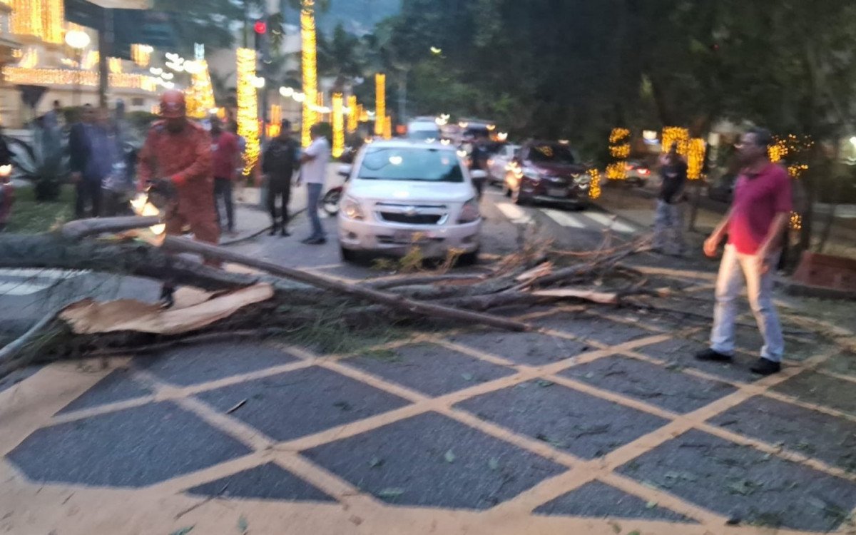 Temporal atinge estado do Rio com riscos de alagamentos e deslizamentos