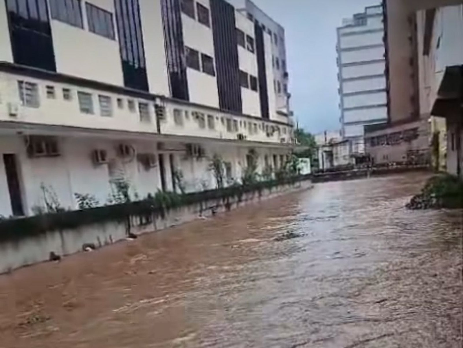 Teresópolis sofre com chuvas intensas e deslizamentos