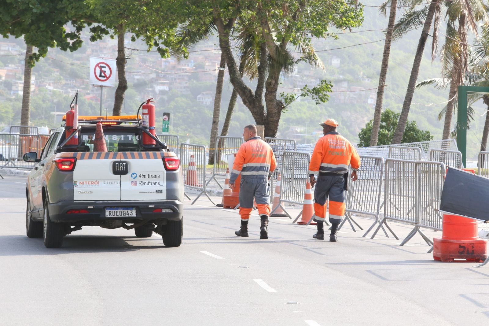 Trânsito fechado em São Francisco devido à desmontagem da Árvore de Natal