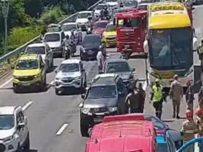 Acidente entre quatro carros e ônibus deixa feridos na Linha Vermelha