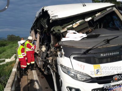 Acidente grave na Rodovia Presidente Dutra deixa dois mortos e 23 feridos