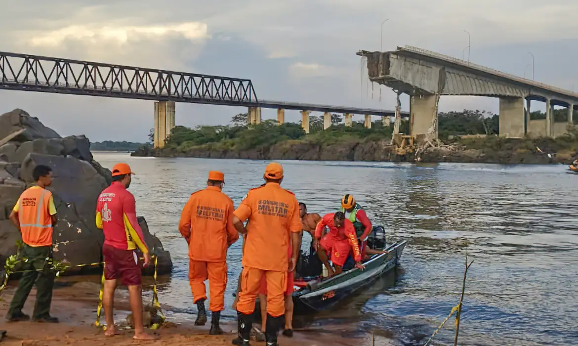 Buscas por vítimas do desabamento da Ponte JK chegam ao limite