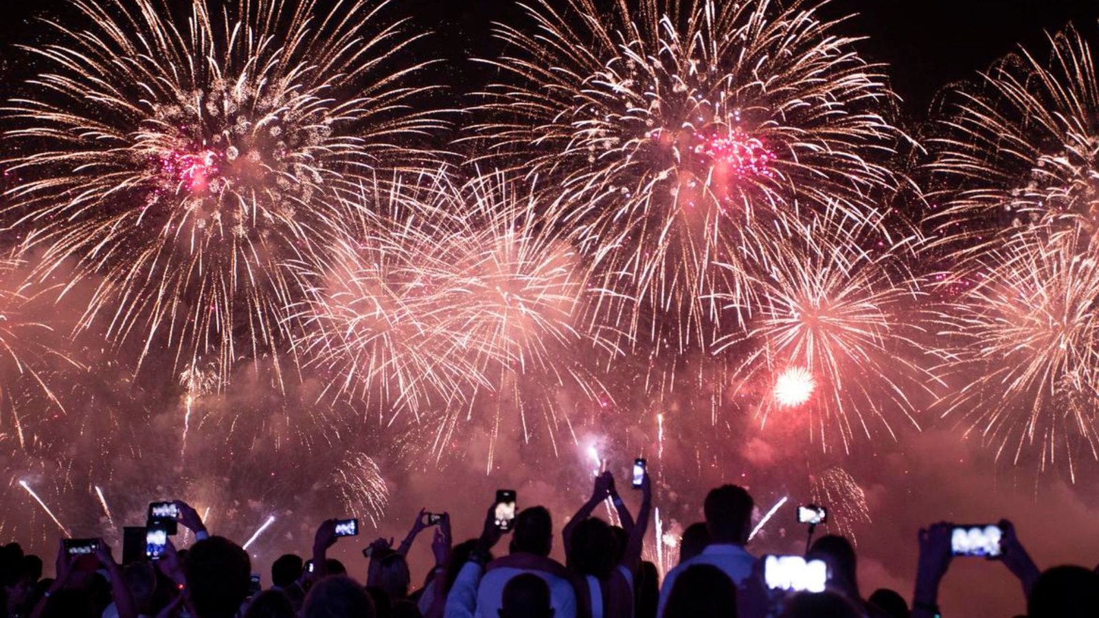 Celebrações de Ano Novo marcam a chegada de 2025 ao redor do mundo