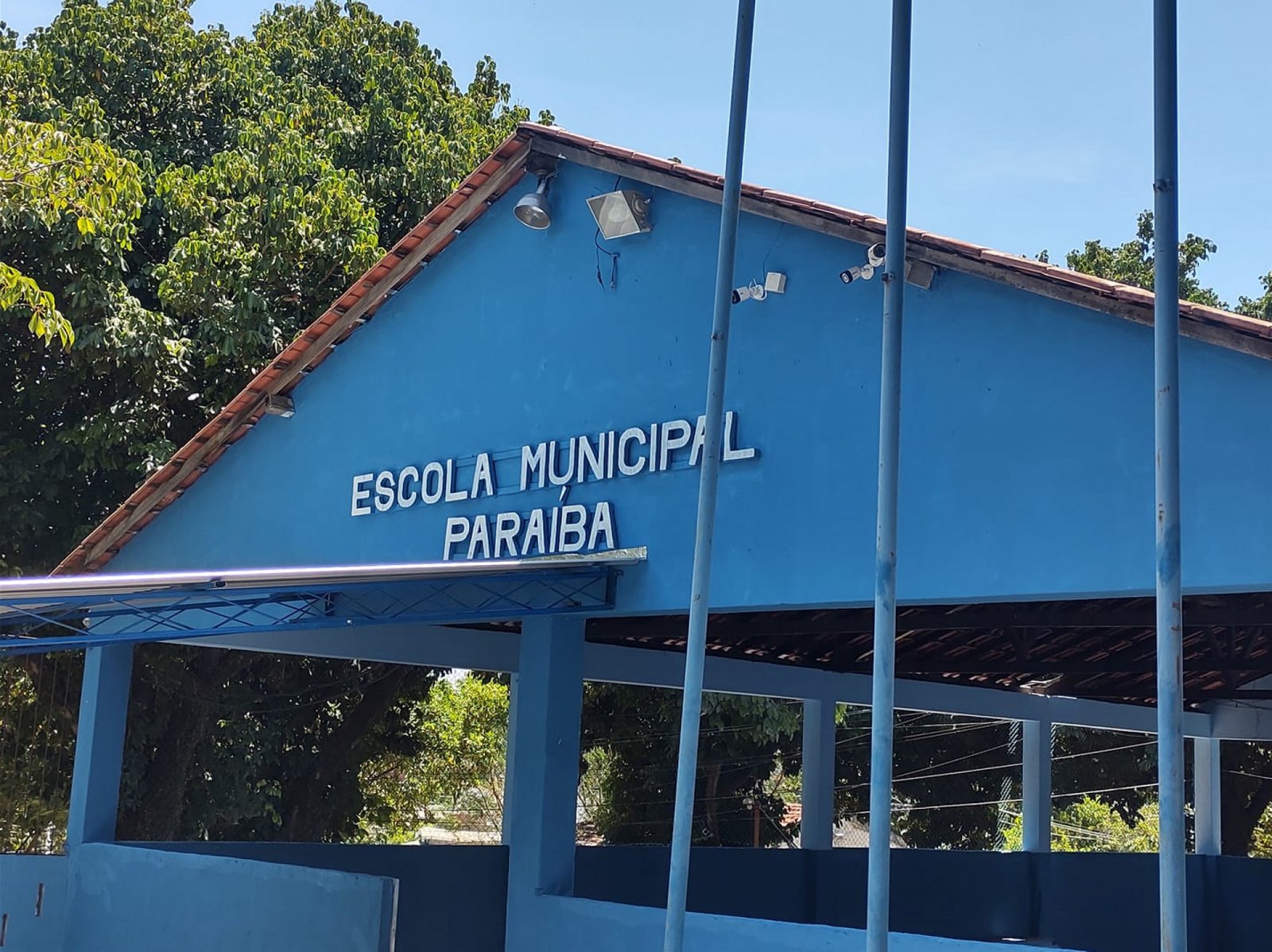 Criminosos invadem escola em Anchieta e furtam equipamentos e alimentos