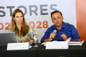 Encontro de Gestores em Niterói Rodrigo Neves e Isabel Swan reúnem equipe e traçam Plano de Metas para 100 dias | Divulgação/Prefeitura de Niterói/Alex Ramos