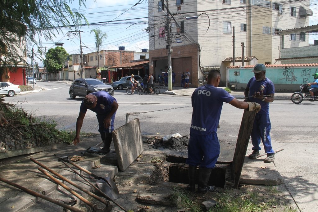 Equipes de limpeza atuam em diversos bairros de São Gonçalo