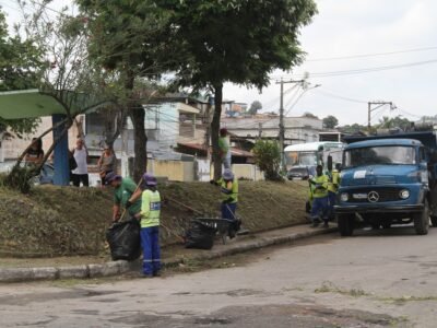 Equipes de limpeza atuam em diversos bairros de São Gonçalo