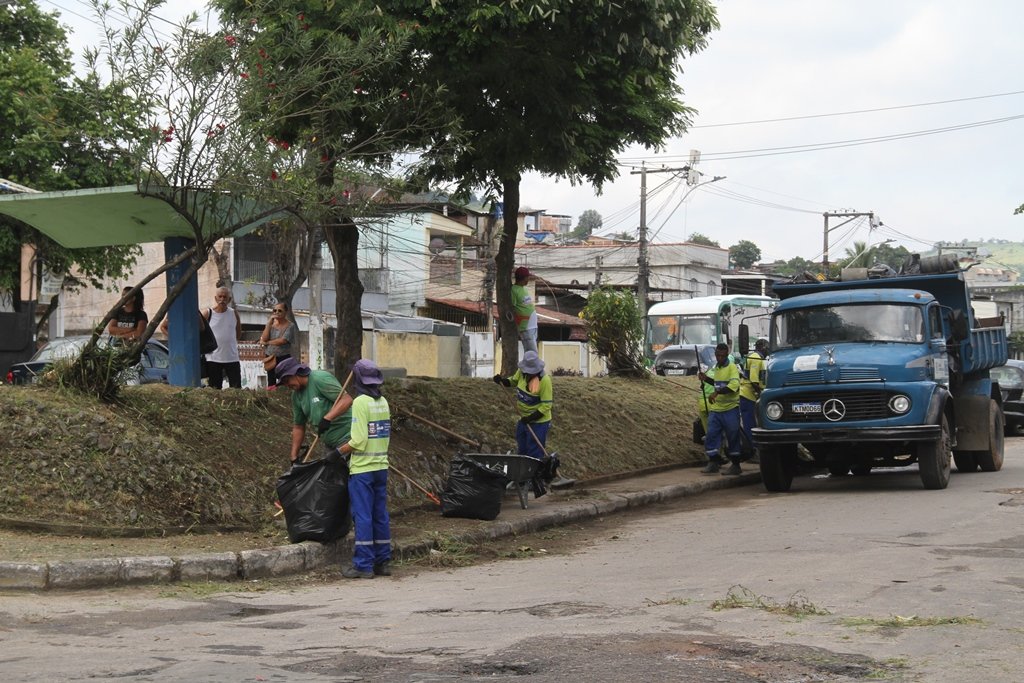 Equipes de limpeza atuam em diversos bairros de São Gonçalo