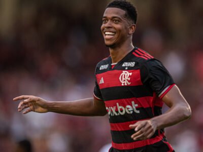 Flamengo negocia empréstimo de Carlinhos para clube da Série A