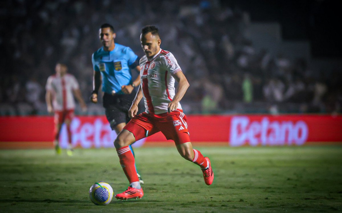Fluminense encaminha contratação para lateral-esquerdo Renê ex-Flamengo