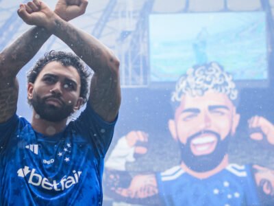 Gabigol é recebido no Cruzeiro por 40 mil torcedores - Vídeo