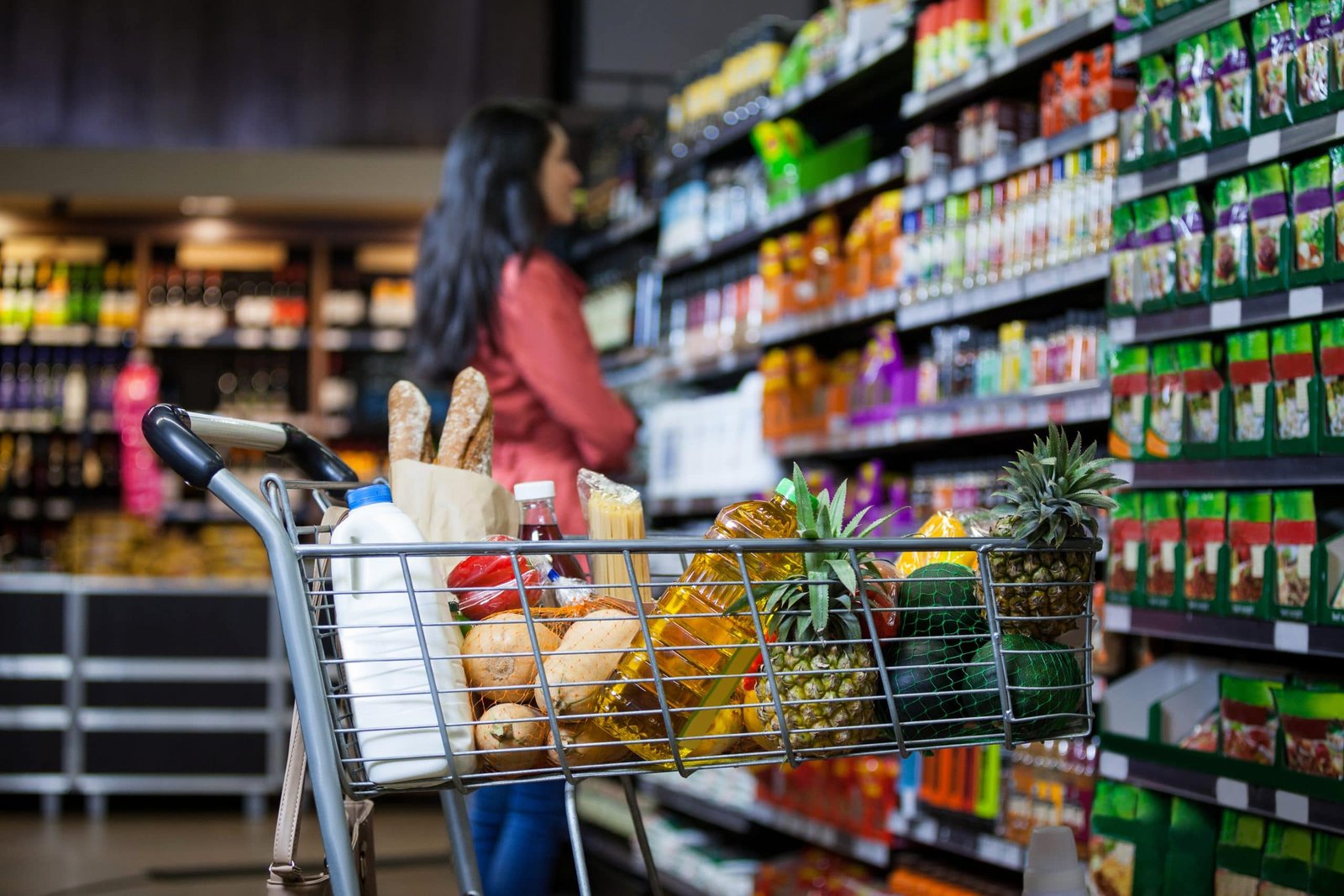 Governo estuda reduzir imposto de importação para baratear alimentos