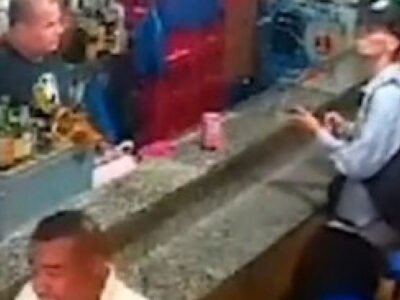 Homem assalta bar no Largo do Jacaré - Vídeo