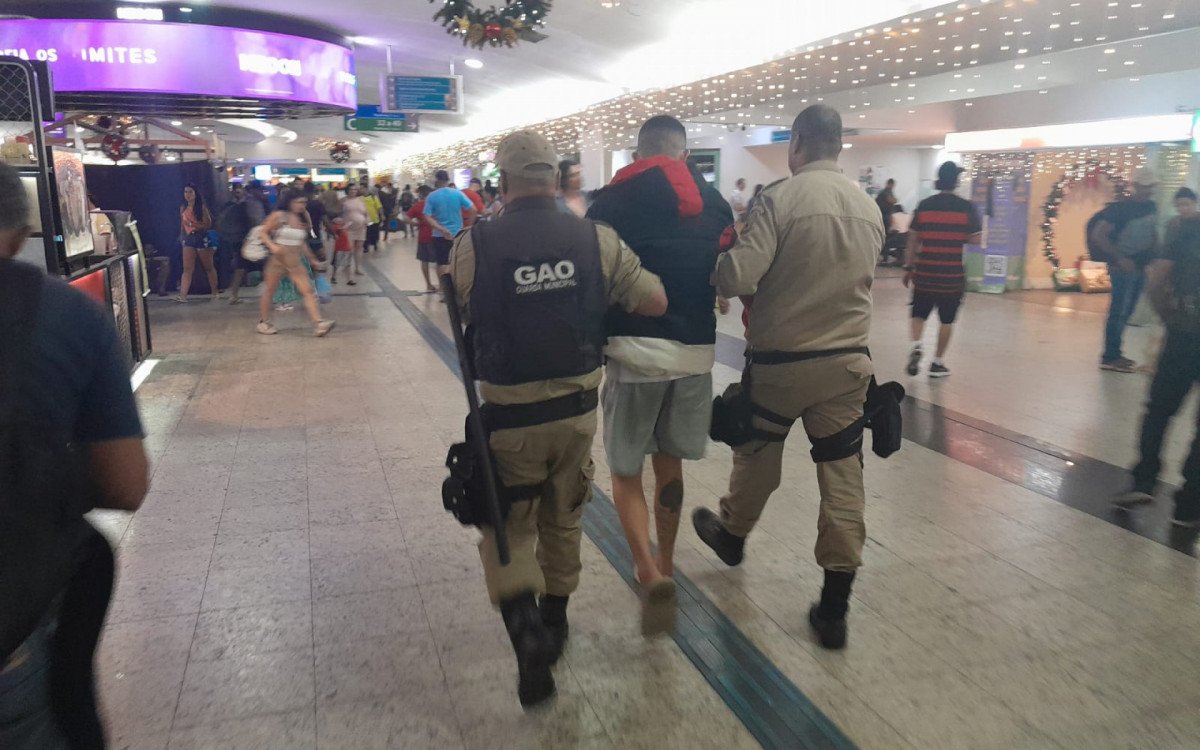 Homem é preso por descumprir medida protetiva na Rodoviária do Rio