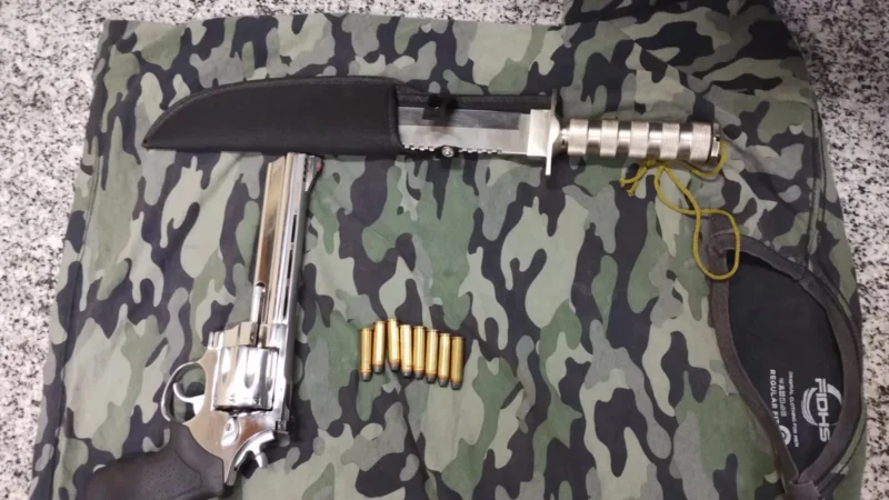 Homem é preso por porte ilegal de arma em Araruama