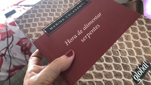 Hora de Alimentar Serpentes (2013), um dos 70 livros de Marina Colasanti: escritora morre aos 87 anos e deixa legado na literatura e no jornalismo