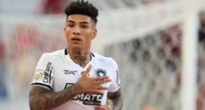 Igor Jesus quer fica no Botafogo e põe fim à transação com clube inglês
