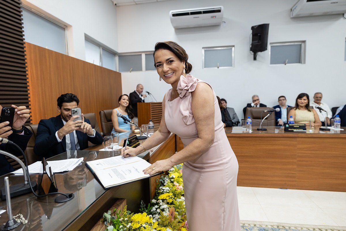 Prefeita Lucimar Vidal e vice Dra. Raquel Oliveira tomam posse em Saquarema