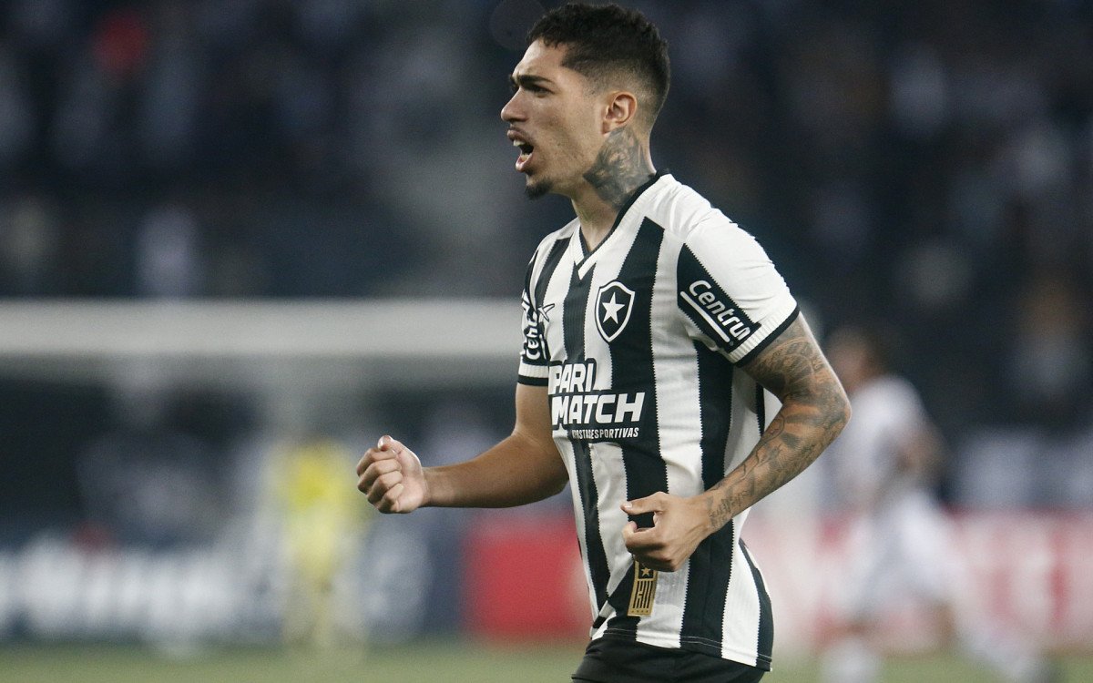 Lateral-esquerdo do Botafogo é emprestado ao Vitória
