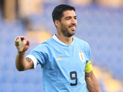 Luis Suárez ajuda a salvar homem em risco no Uruguai