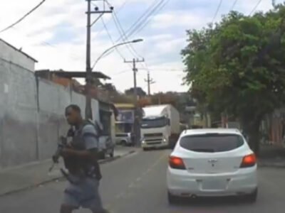 Motorista de aplicativo é ameaçado na Cidade Alta por criminosos armados - Vídeo