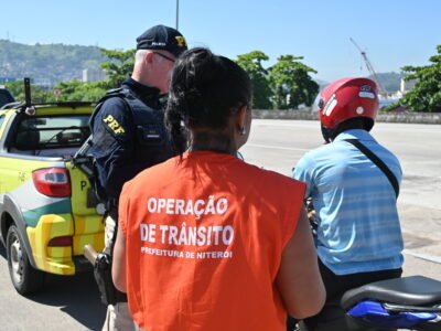 NitTrans e PRF promovem educação e fiscalização para motociclistas em Niterói