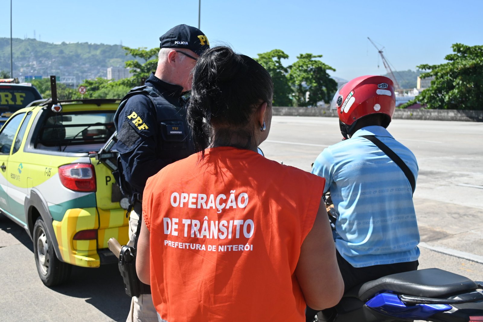 NitTrans e PRF promovem educação e fiscalização para motociclistas em Niterói