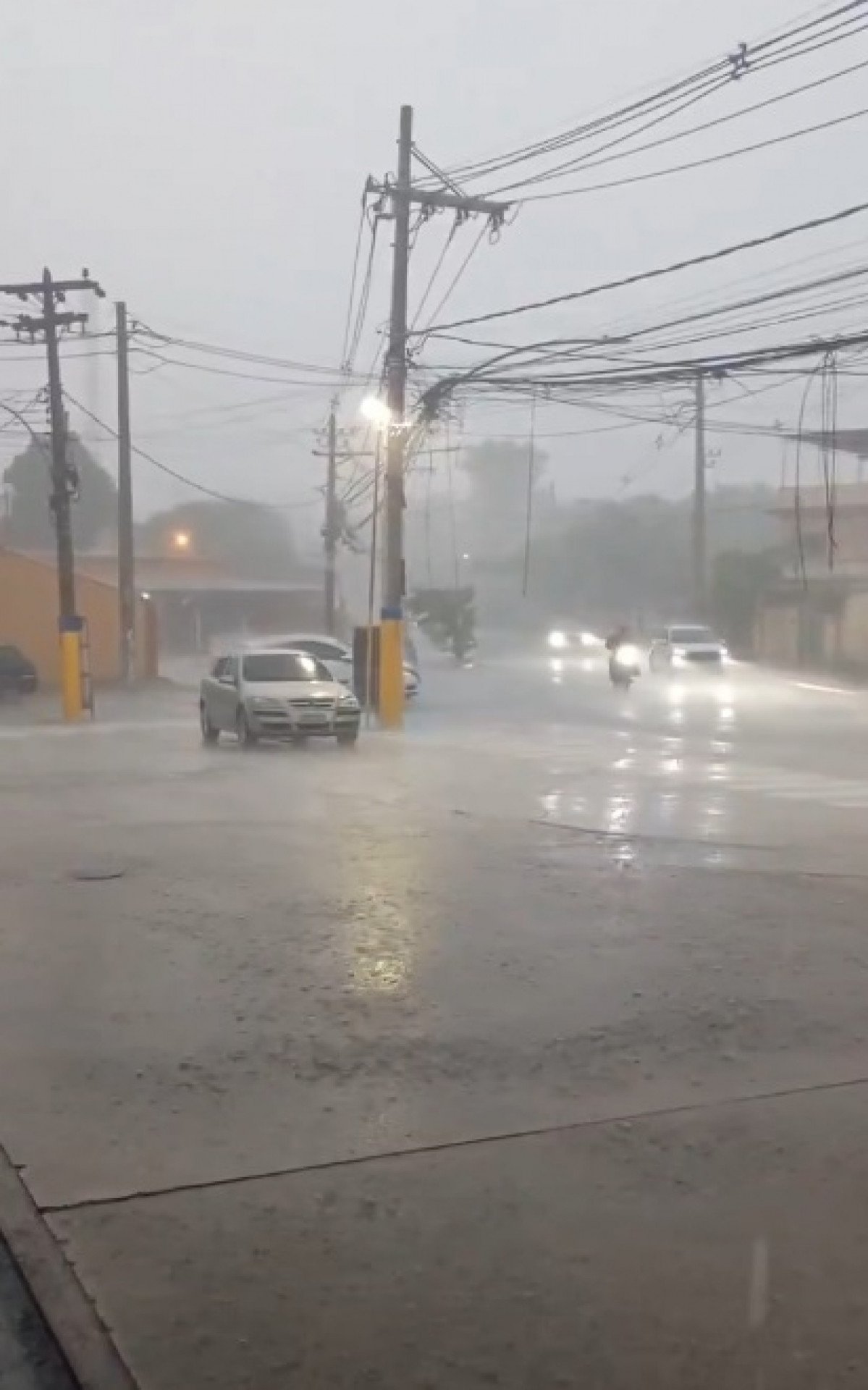 Núcleos de chuva forte atinge o Rio e a Baixada - Vídeo