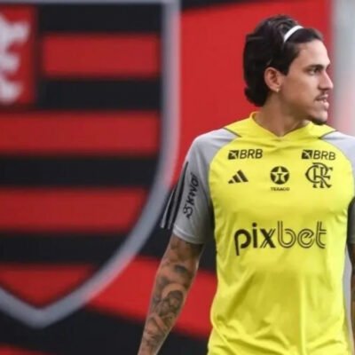 Pedro anima torcida do Flamengo ao mostrar evolução na recuperação