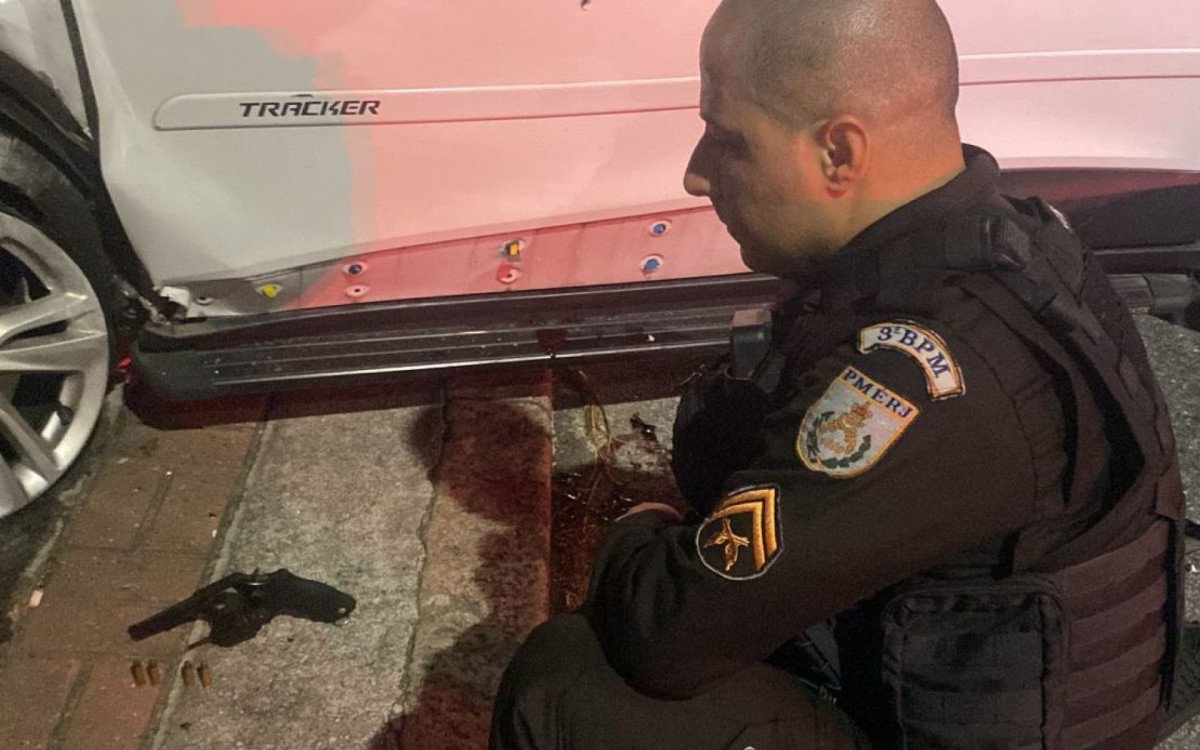 Polícia Militar recupera carro roubado em perseguição no Méier