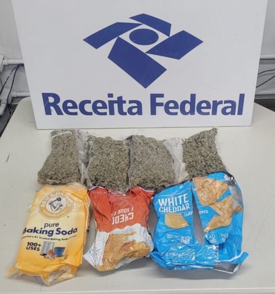 Receita Federal apreende skunk em remessa internacional no Galeão