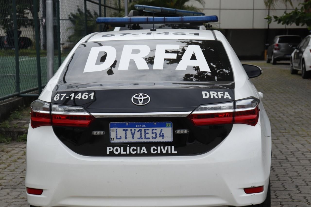 Suspeito do PCC é preso em Búzios por tráfico de armas e drogas