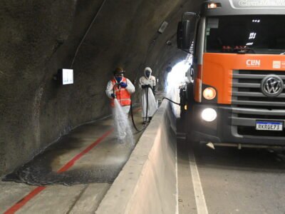 Túnel Charitas-Cafubá recebe limpeza pela Clin de Niterói