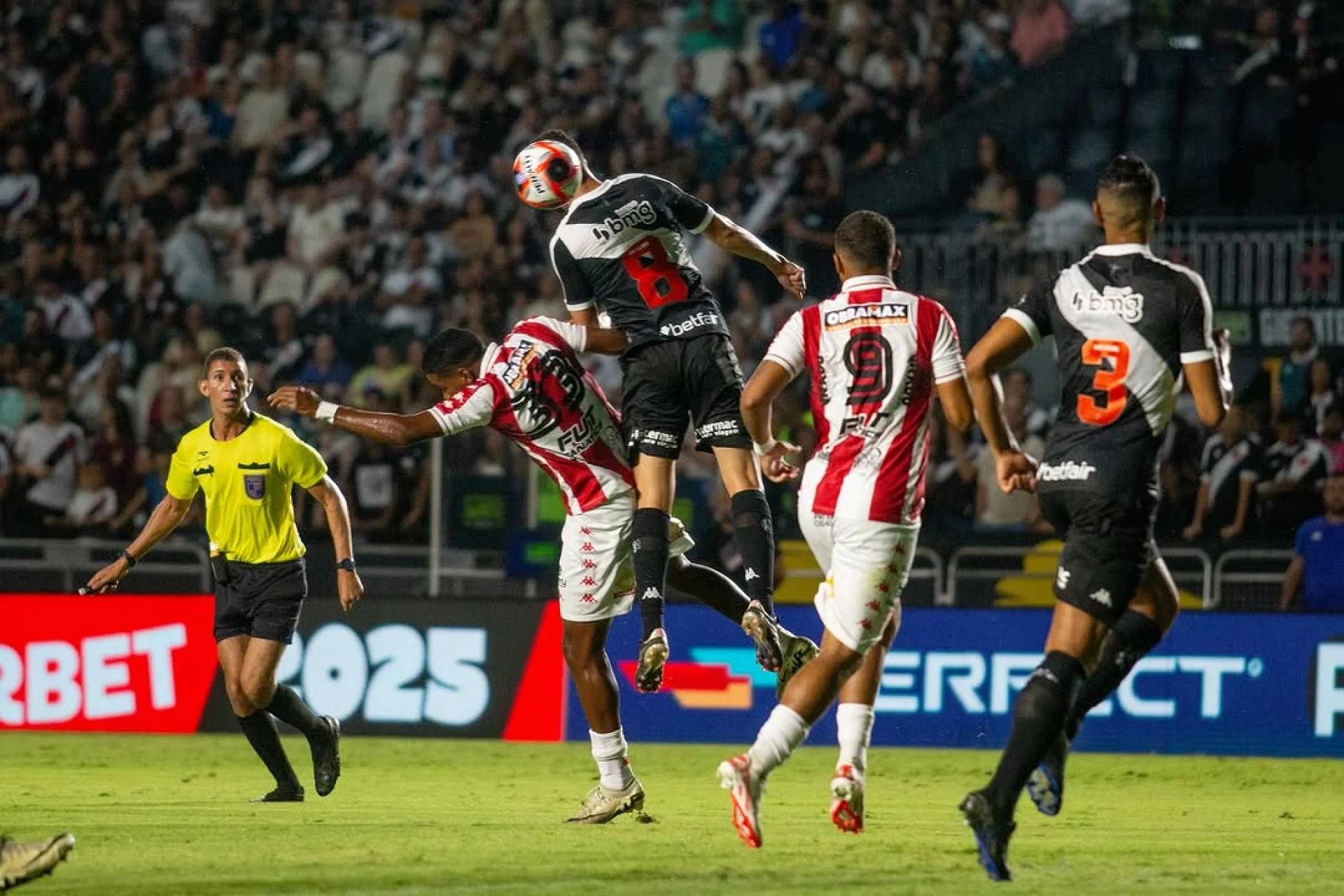 Vasco empata com o Bangu em jogo sem gols em São Januário