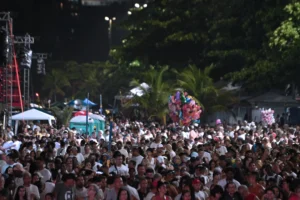 Virada de ano reuniu meio milhão de pessoas na Praia de Icaraí