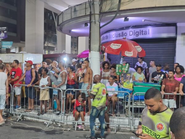 Nittrans elaborou esquema especial para os ensaios das escolas de samba Unidos do Viradouro  e Acadêmicos de Niterói, no Centro | André Freitas/Folha do Leste