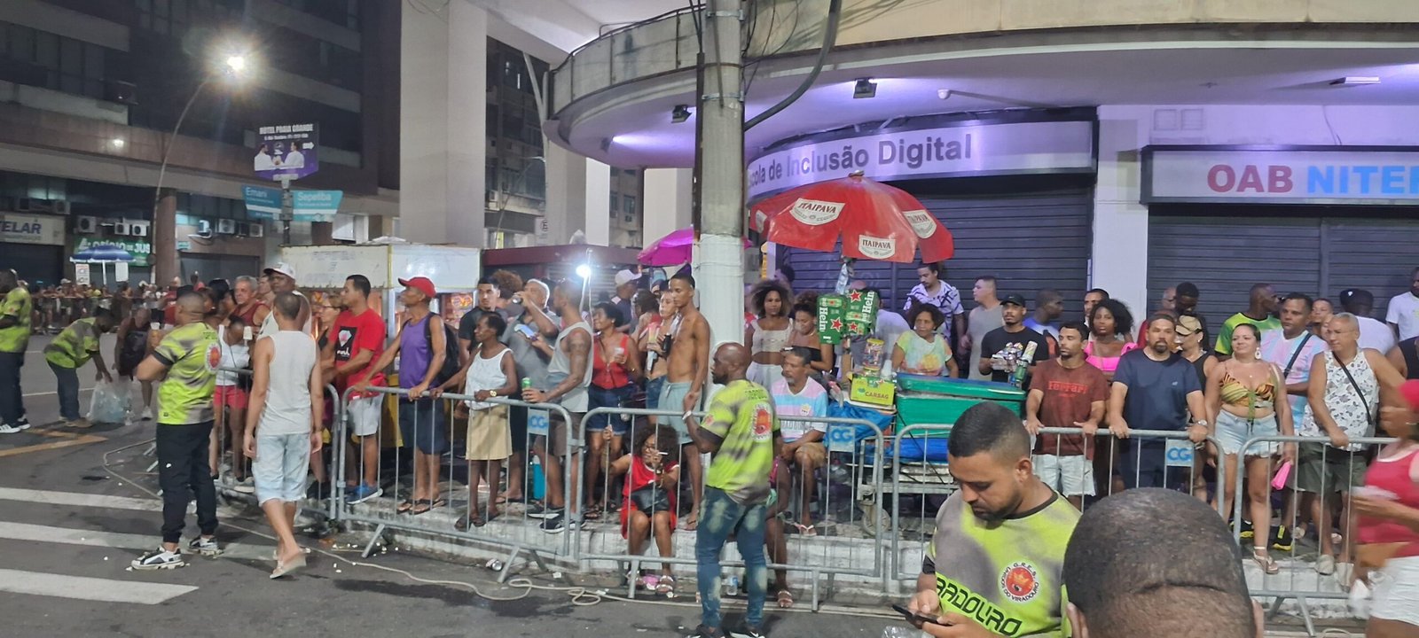 Viradouro realiza penúltimo ensaio na Amaral Peixoto, em Niterói, neste domingo (2/2) | André Freitas/Folha do Leste