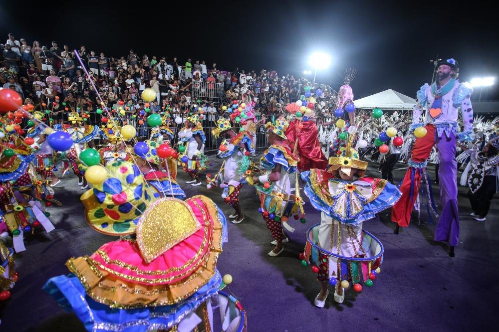 Carnaval 2025: Desfile das Escolas de Samba de Niterói da Série A acontece neste sábado (22) na passarela montada no Caminho Niemeyer | Divulgação