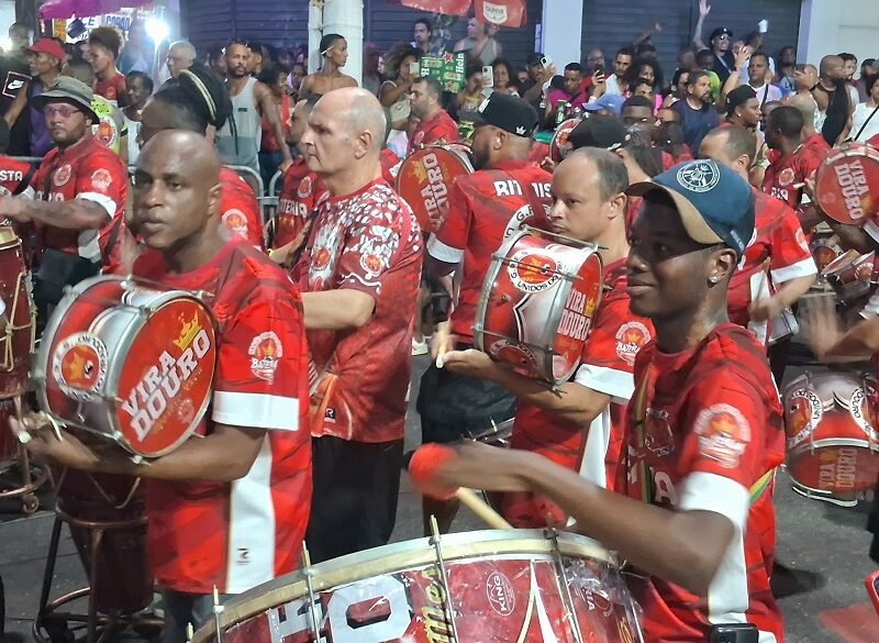 Viradouro realiza penúltimo ensaio na Amaral Peixoto, em Niterói, neste domingo (2/2)