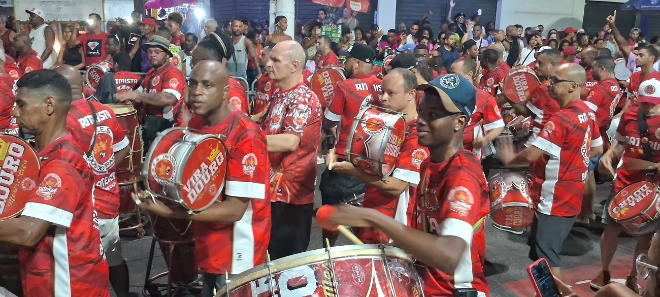 Viradouro realiza penúltimo ensaio na Amaral Peixoto, em Niterói, neste domingo (2/2)