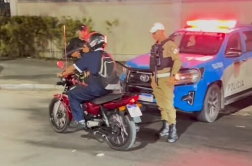 Blitz surpreende motoqueiros barulhentos em Niterói 