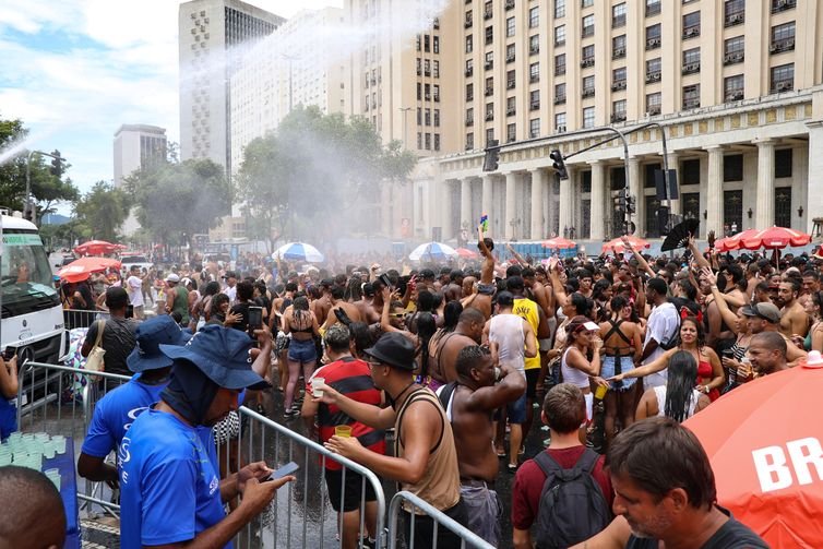 Carnaval de Rua no Rio começa com o Carrossel de Emoções e mais de 450 blocos