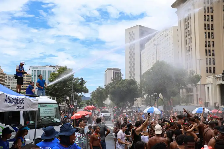 Carnaval de Rua no Rio começa com o Carrossel de Emoções e mais de 450 blocos