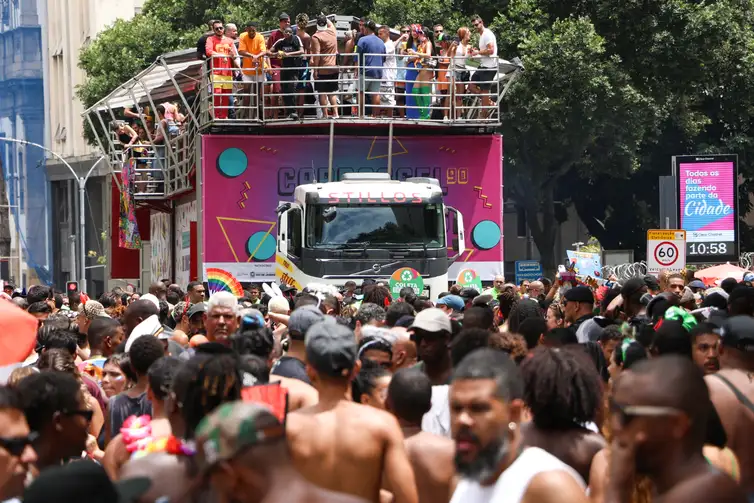 Carnaval de Rua no Rio começa com o Carrossel de Emoções e mais de 450 blocos