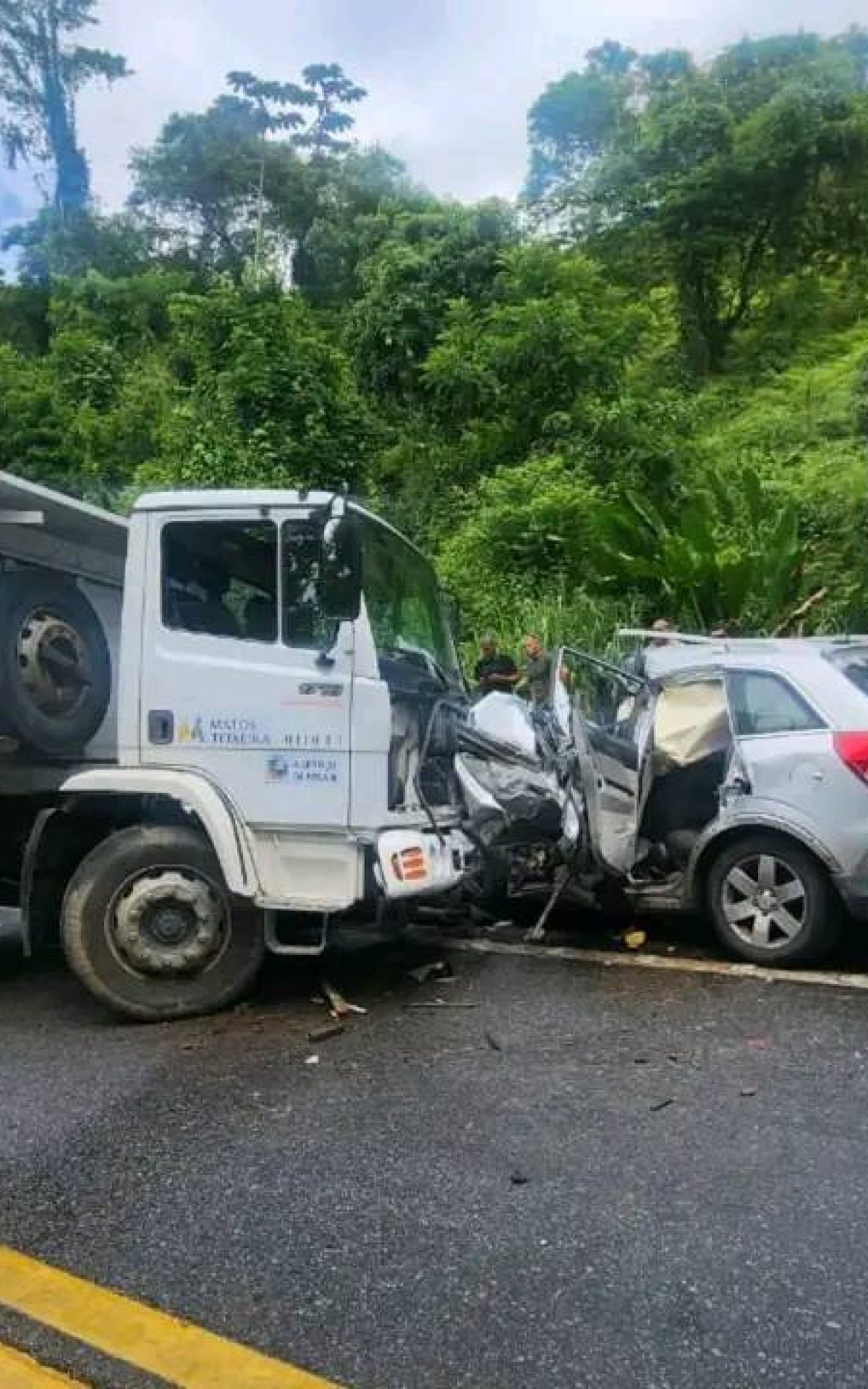 Colisão deixa mulheres e adolescente mortos em Angra dos Reis