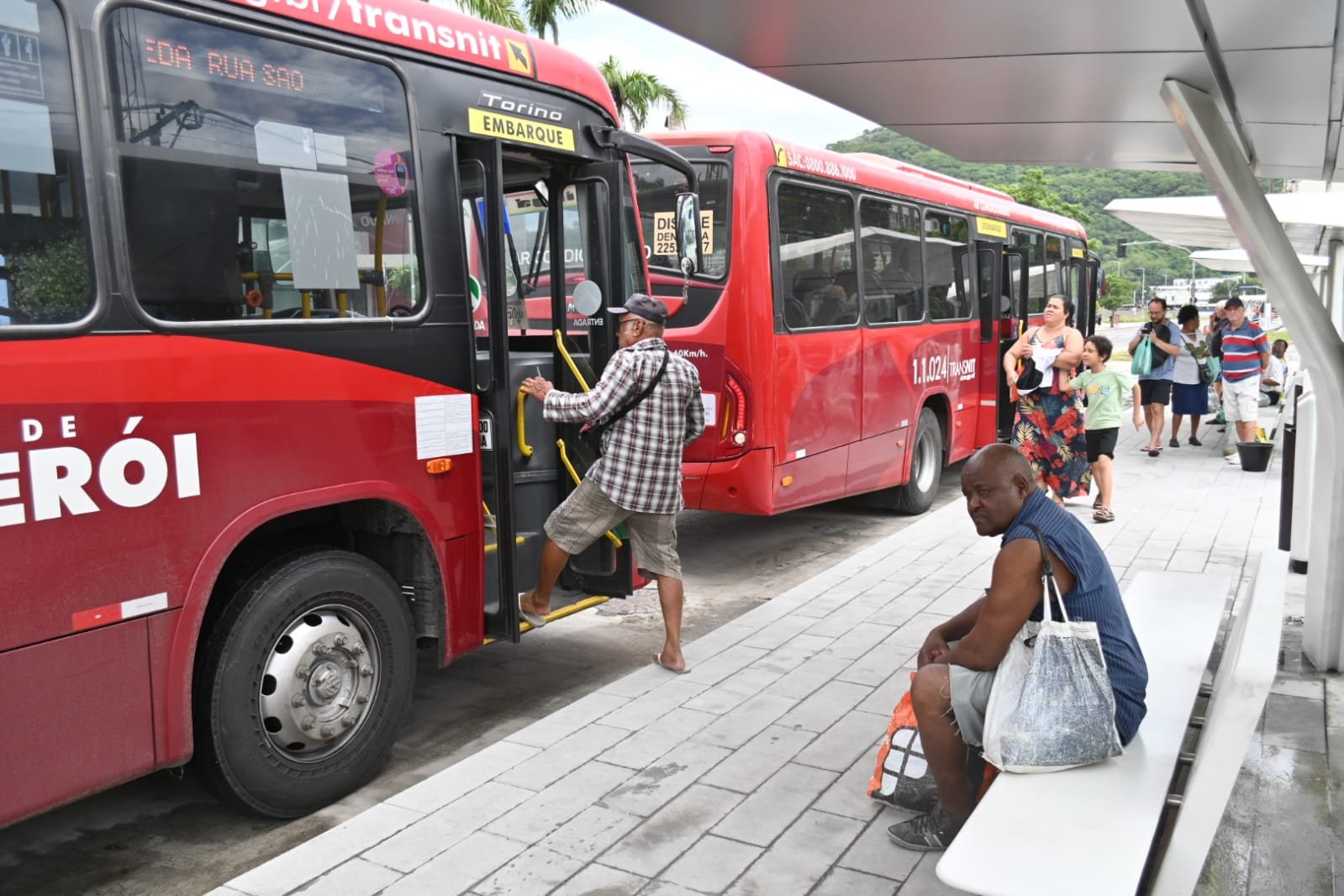Preço da passagem de ônibus aumenta em Niterói neste domingo e tarifa fica mais cara apenas para quem paga em dinheiro, mas nada muda para quem usa o Bilhete Único