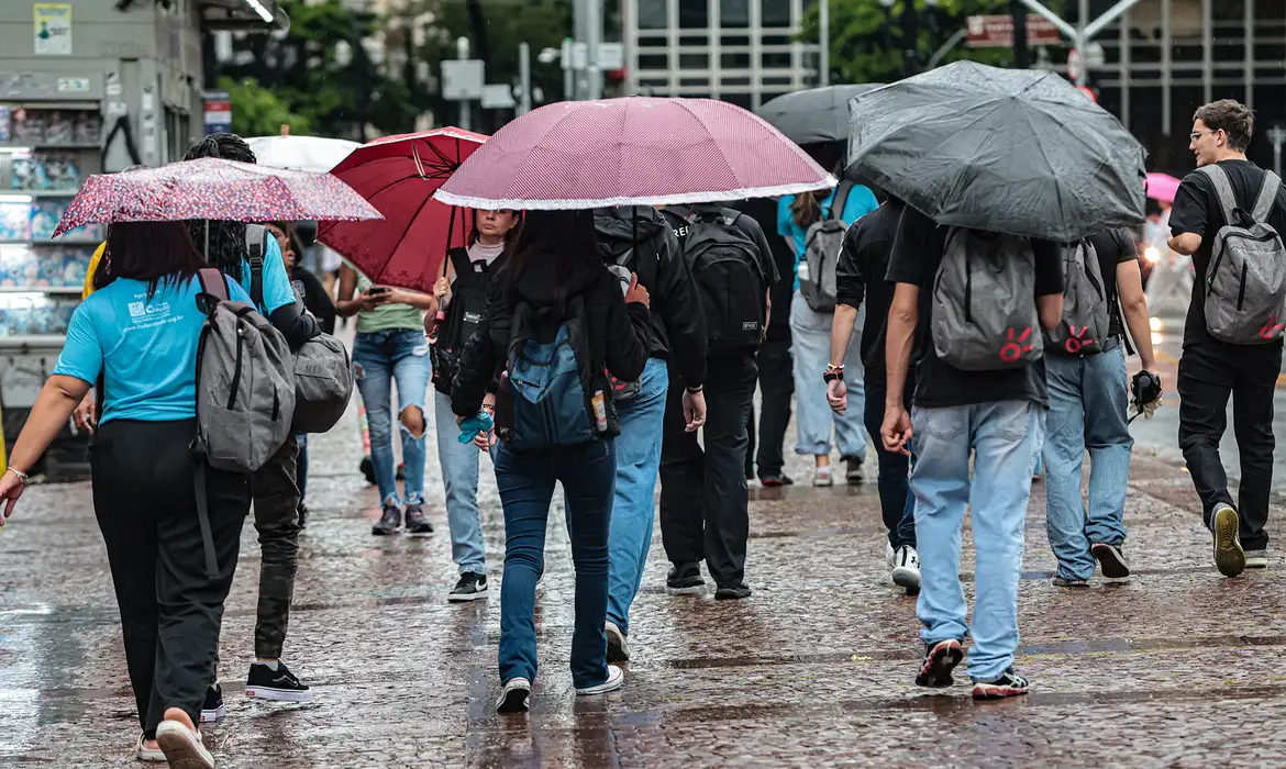 Defesa Civil alerta para chuvas intensas em São Paulo