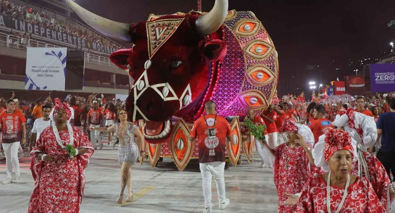 Unidos de Padre Miguel participa dos ensaios técnicos do Carnaval 2025 na Marquês de Sapucaí para testes de luz e som | Alexandre Macieira/Riotur/Divulgação