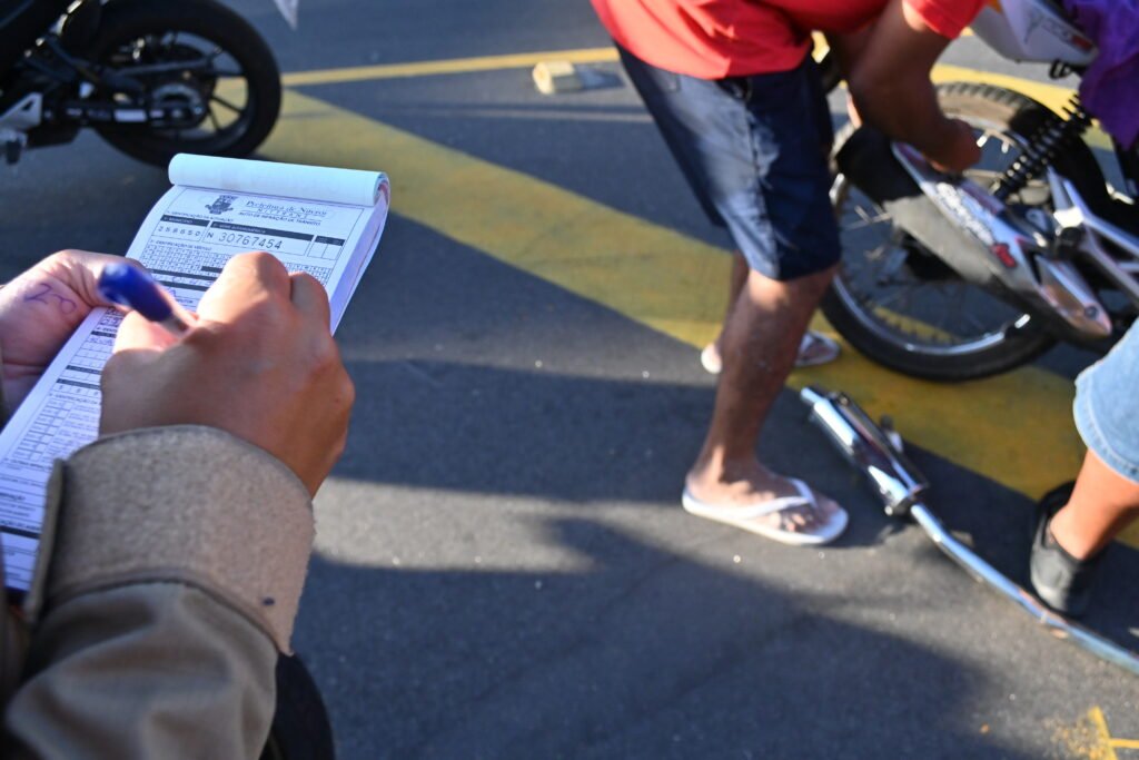 Operação integrada aperta o cerco contra motoqueiros baderneiros em Niterói - Vídeos
